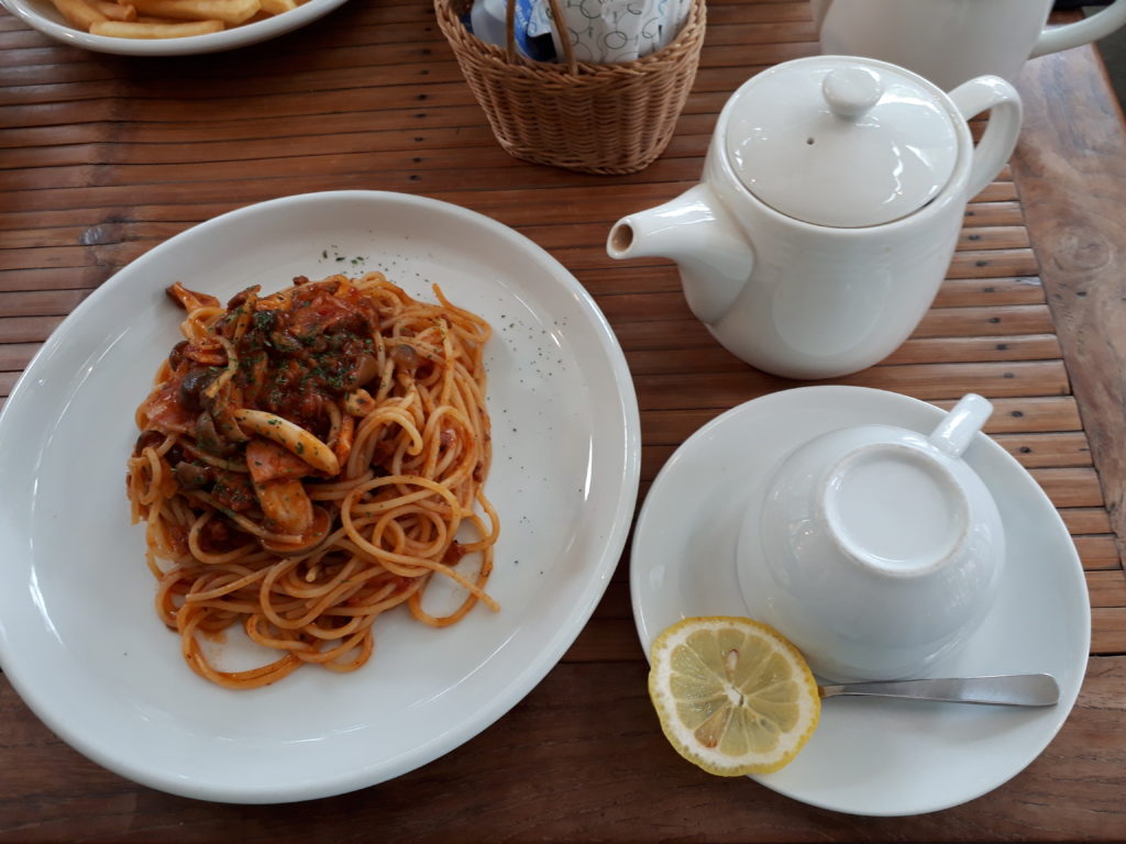 パスタと紅茶の写真